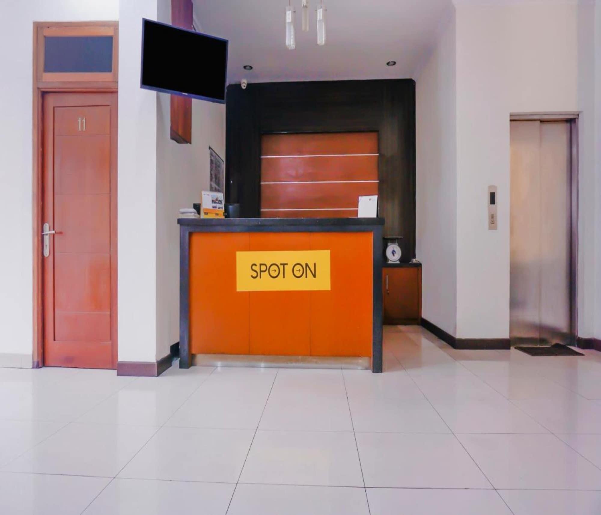 OYO 2357 Syariah Grand Raudhah Hotel Jakarta Bagian luar foto