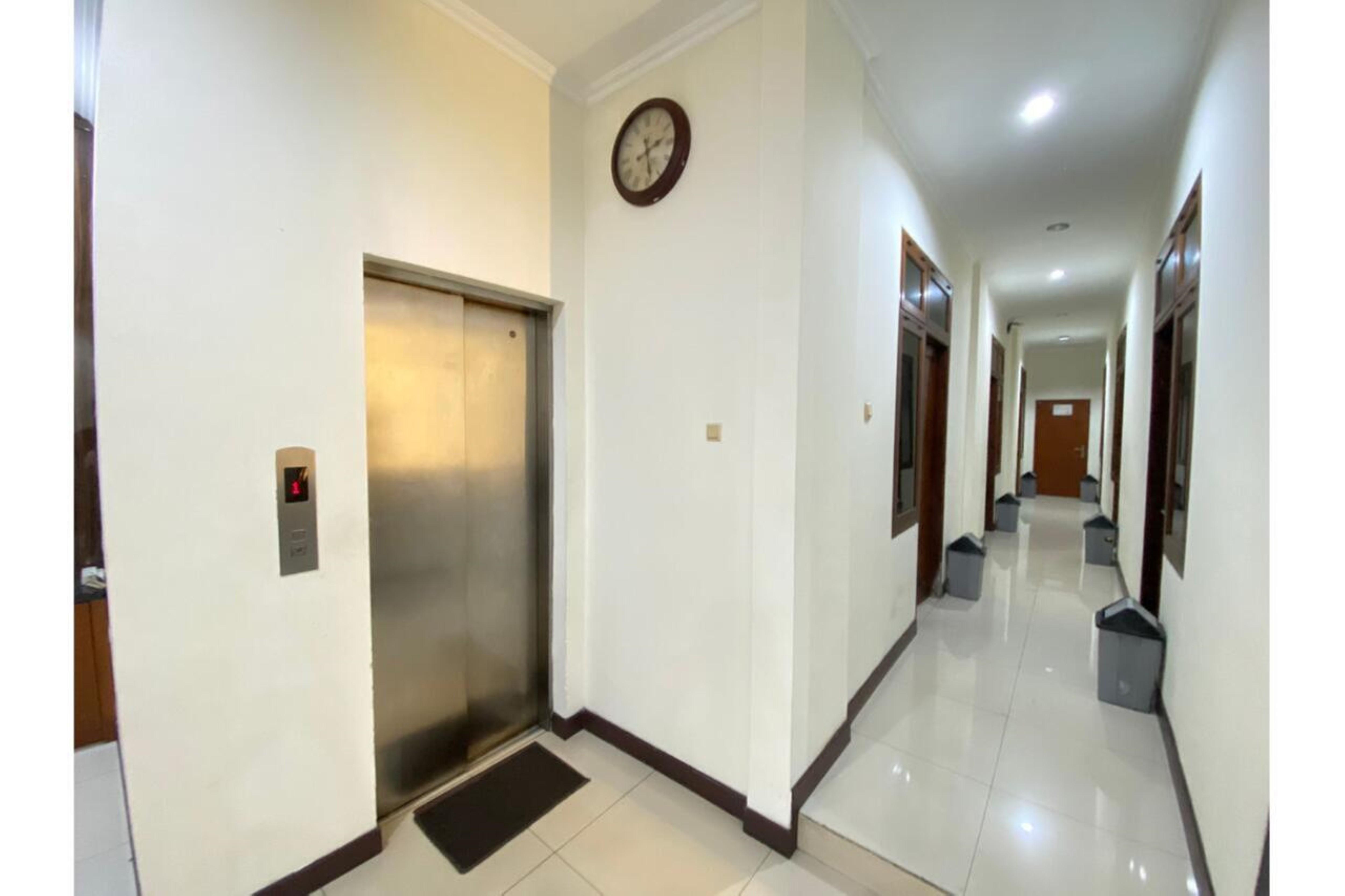 OYO 2357 Syariah Grand Raudhah Hotel Jakarta Bagian luar foto